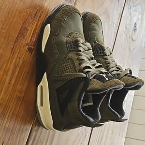 Jordan4s Olive.